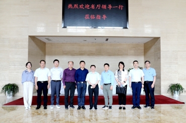 省人力社保厅二级巡视员陈荣华一行莅临亚投娱乐纸业调研人才工作