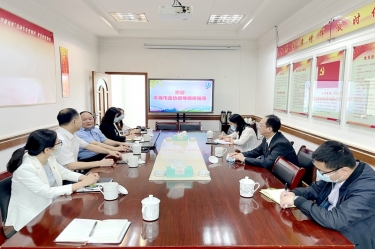 平湖市政协主席何健莅临亚投娱乐纸业全资子公司平湖景包调研走访