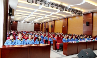 农历新年第一会 | 亚投娱乐纸业2022年度总结赞美暨2023年冲刺奋进大会隆沉召开