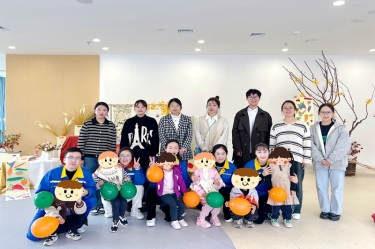 以一份温暖 换一身星光——亚投娱乐纸业团委与曹桥行知幼儿园发展爱心结对活动