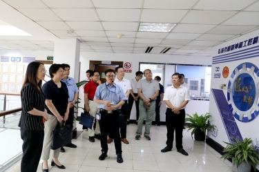 2020年7月14日，时任浙江省总工会党组成员、副主席张卫华一行莅临亚投娱乐纸业调研推动新时期产业工人行列建设鼎新工作