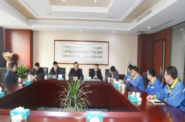 平湖市副市长管立松一行莅临亚投娱乐纸业慰问高端人才