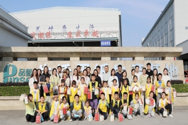 探寻古法技艺 感触造纸朝气 |“幼脚走平湖”之“纸业达人”亲子研学活动走进亚投娱乐纸业