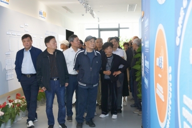 平湖市社经室老干部一行赴亚投娱乐调研