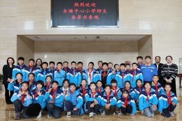 探秘“一张纸”的观光：全塘中心幼学学子走进亚投娱乐纸业，点燃科学妄想
